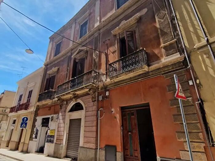 Appartamento con 6 locali in vendita in Via San Lorenzo, Brindisi