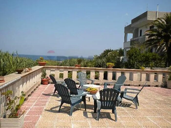 Casa con 12 locali in vendita in Via Antonio Sforza, Otranto