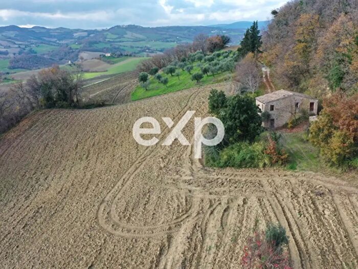Casa con 5 locali in vendita in Via dei Lubachi, Fratte Rosa