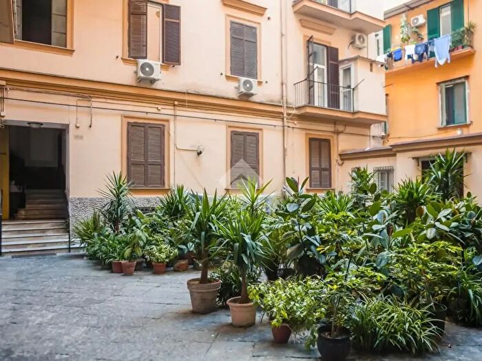 Appartamento con 5 locali in vendita in Via Giuseppe Antonio Pasquale, Napoli