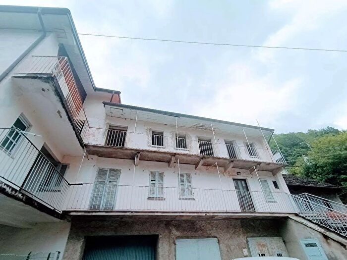 Casa con 12 locali in vendita in Via Provinciale, Vogogna