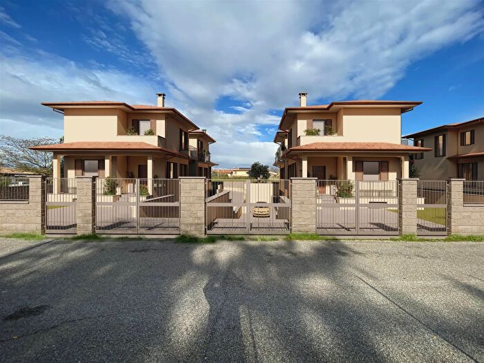 Casa quadrilocale in vendita in Capodimonte, Capodimonte