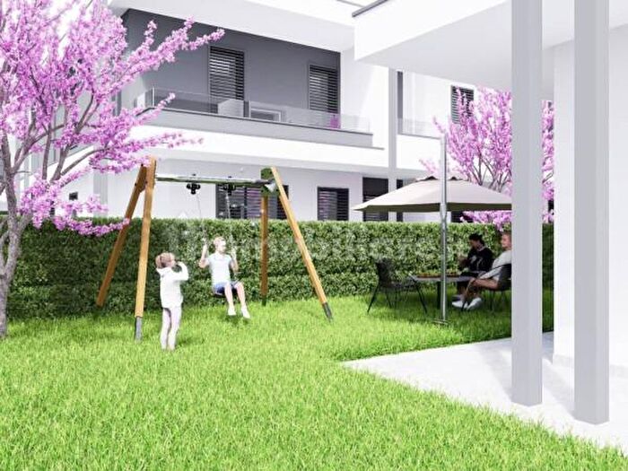 Casa quadrilocale in vendita in Via Luigi Settembrini, Reggio Emilia