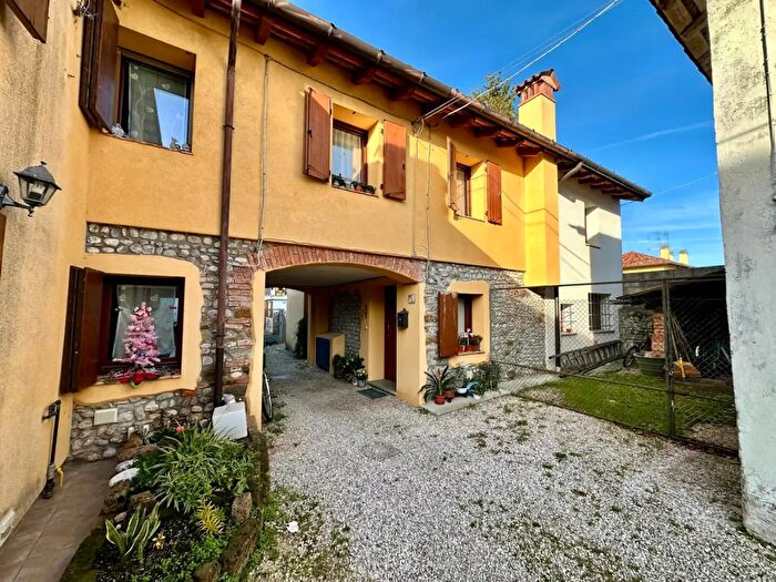 Appartamento con 5 locali in vendita in Manzano