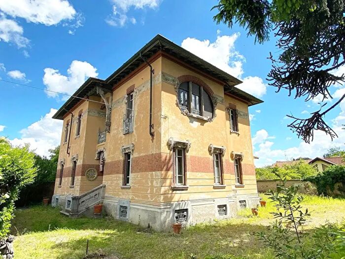 Casa con 7 locali in vendita in Via Roma, Samarate