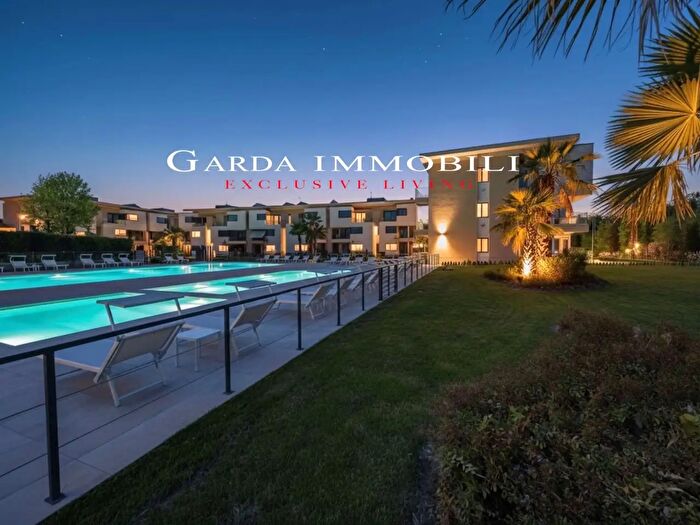 Appartamento trilocale in vendita in Via Francesco Agello, Desenzano Del Garda