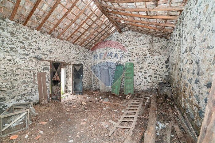 Casa con 8 locali in vendita in Via Mazzaglia, Nicolosi