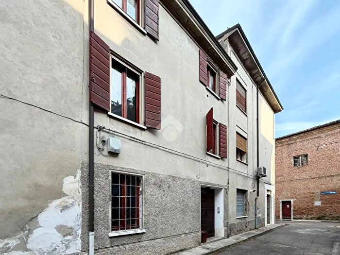 Appartamento bilocale in vendita in Via Battiloro, Guastalla