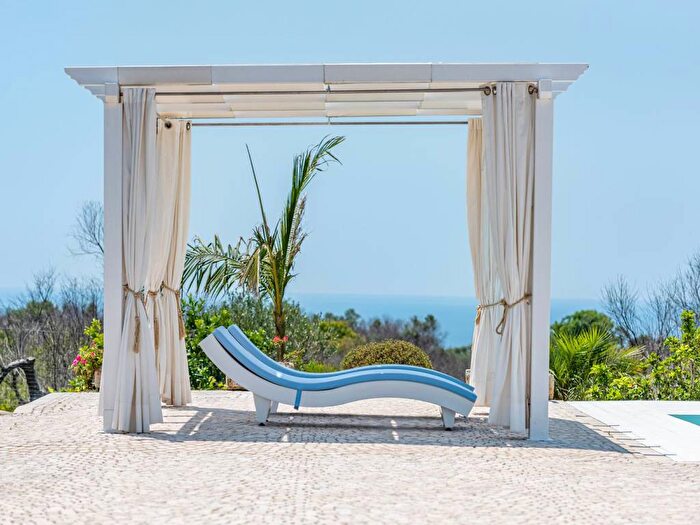 Casa con 6 locali in affitto in Patù