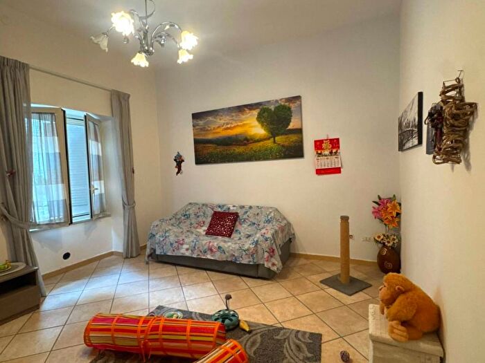 Appartamento trilocale in affitto in Vico Stanzione, Frattamaggiore