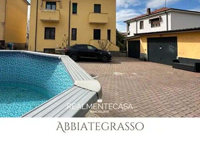 Casa con 6 locali in vendita in Viale Gian Galeazzo Sforza, Abbiategrasso