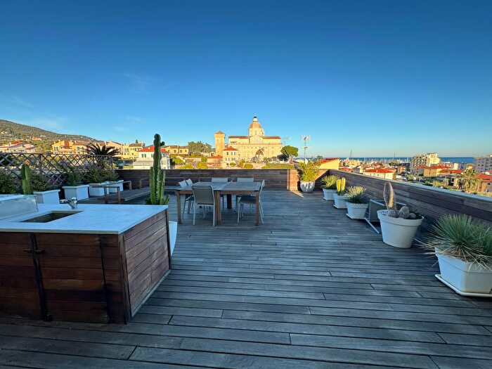 Appartamento con 5 locali in vendita in Via Borgo Castello, Loano