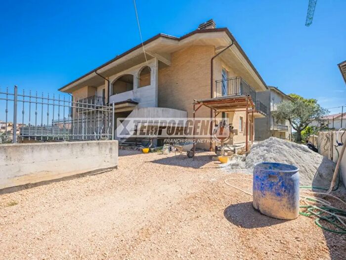 Appartamento quadrilocale in vendita in Via Settembre, Monte San Giusto