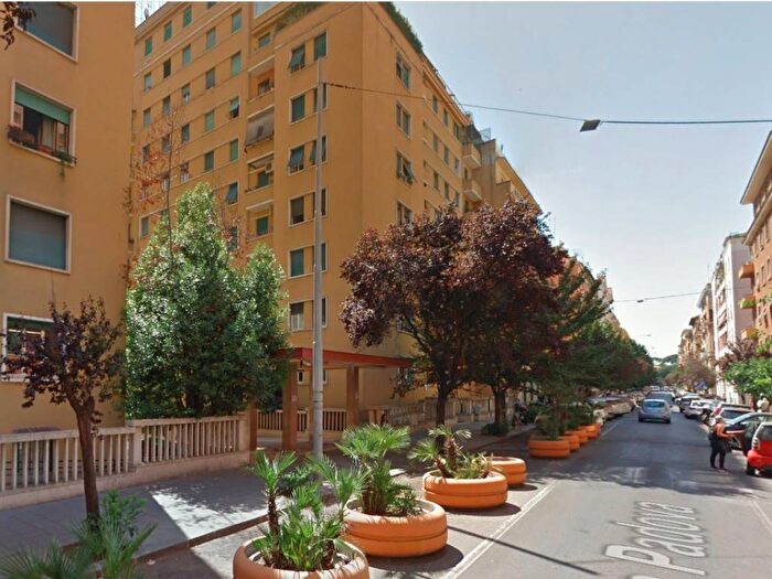Appartamento monolocale in affitto in Via Padova, Bologna, Roma