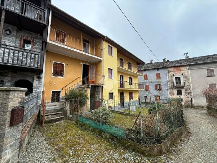 Casa quadrilocale in vendita in Via Giuseppina Verdaglio, Rueglio
