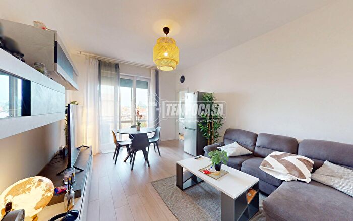 Appartamento bilocale in vendita in Via Monte Grappa, Lazzate