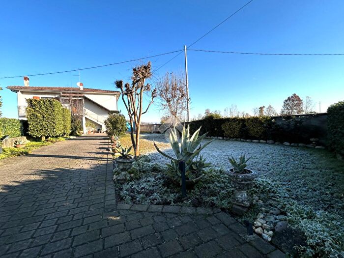 Case in Vendita e in Affitto - 2