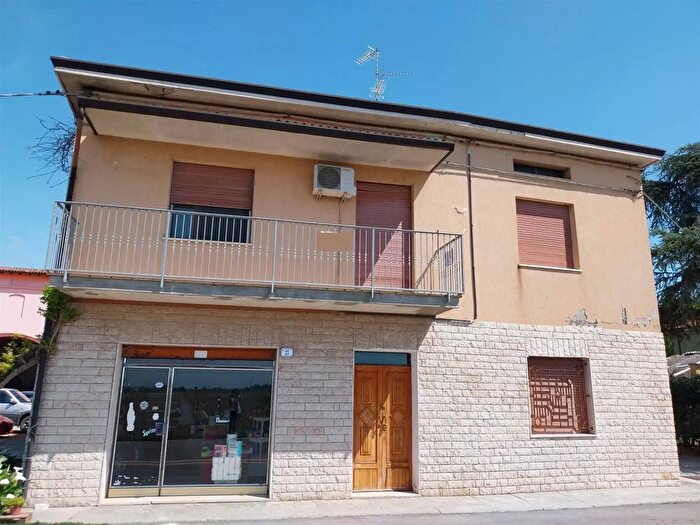 Casa con 6 locali in vendita in Medolla