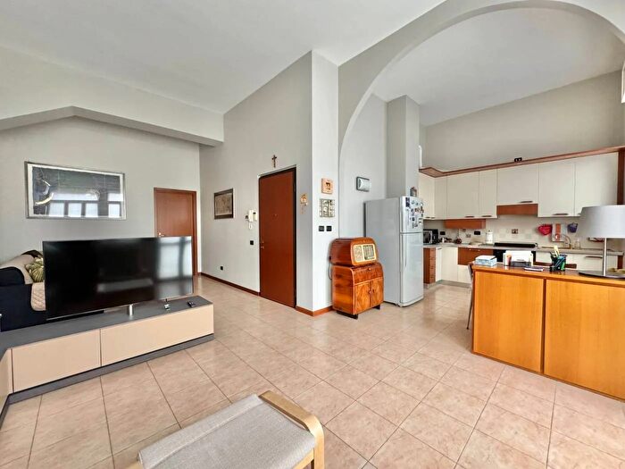 Appartamento trilocale in vendita in Via Giacomo Matteotti Lissone, Lissone