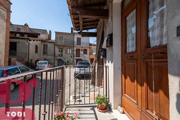 Appartamento con 5 locali in vendita in Vocabolo Castello Due Santi, Todi