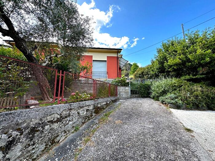Casa con 5 locali in vendita in Lucca