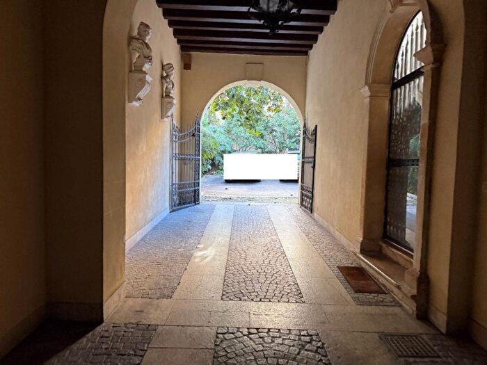 Appartamento trilocale in affitto in Levà degli Angeli, Centro Storico, Vicenza