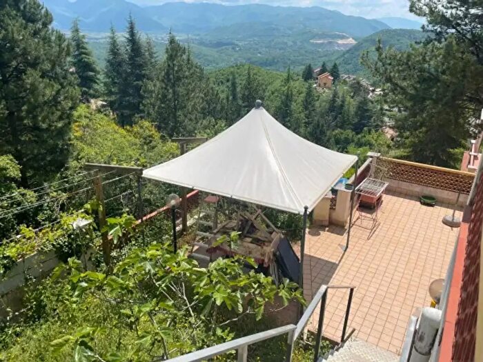 Appartamento con 5 locali in vendita in Via dellAurora, Vallinfreda