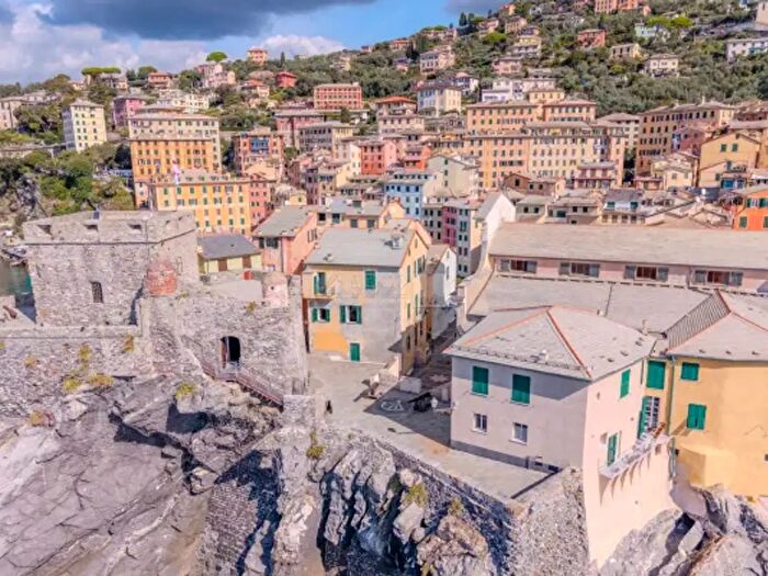 Appartamento trilocale in vendita in Via Isola, Camogli