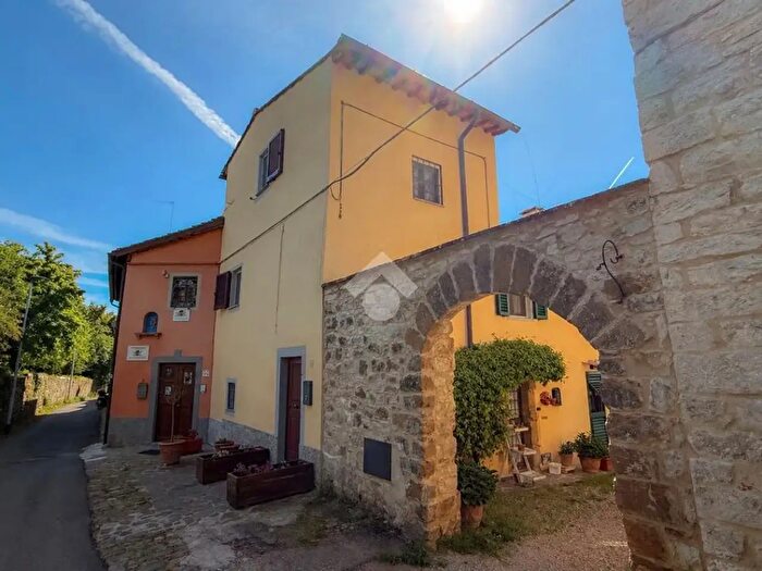 Casa quadrilocale in vendita in Via Cammillo Barni, Firenze