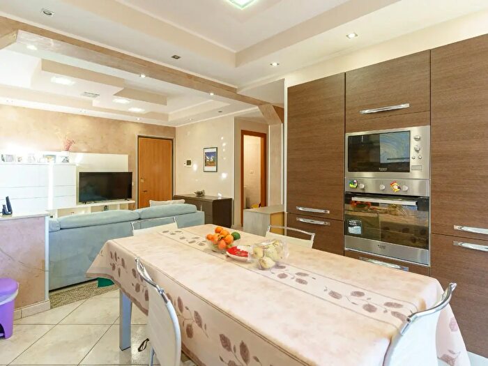 Appartamento trilocale in affitto in Via Genova, Aci Castello
