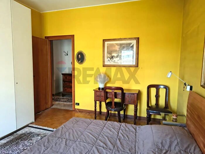 Appartamento quadrilocale in vendita in Via Capecelatro, Milano