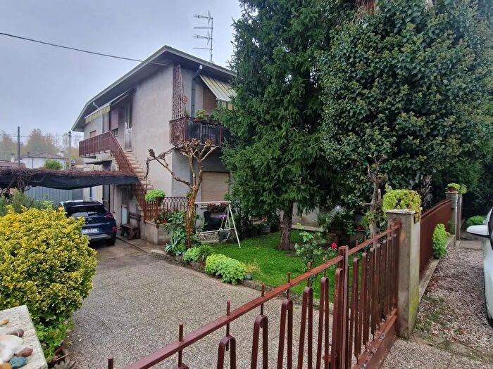 Casa con 14 locali in vendita in Ceregnano