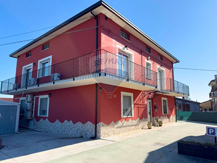 Casa con 10 locali in vendita in Guardiagrele