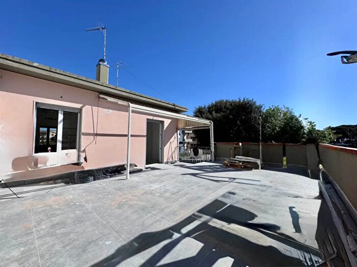 Appartamento trilocale in vendita in Via Lucania, Follonica
