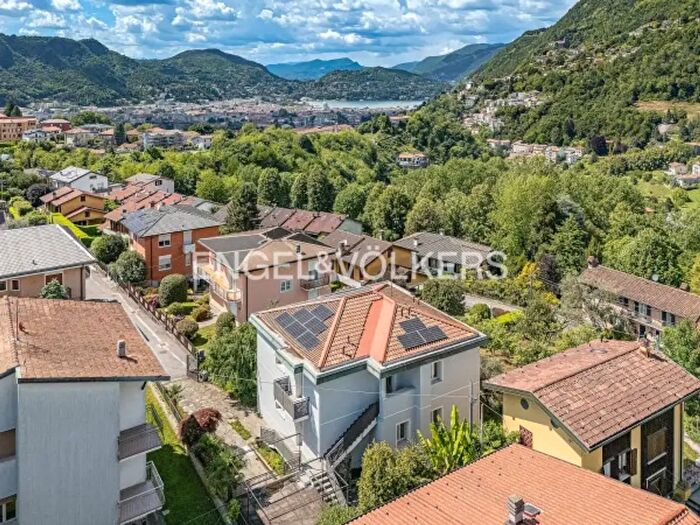 Casa con 6 locali in vendita in Via Francesco Capiaghi, Como