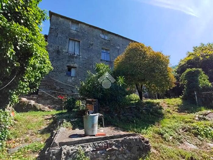 Casa con 8 locali in vendita in Salita al Garbo, Genova