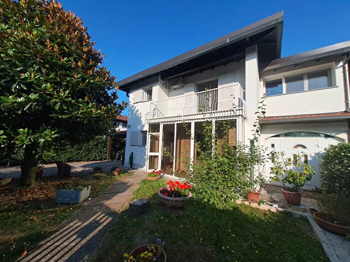 Casa con 5 locali in vendita in Via Aldo Moro, Assago