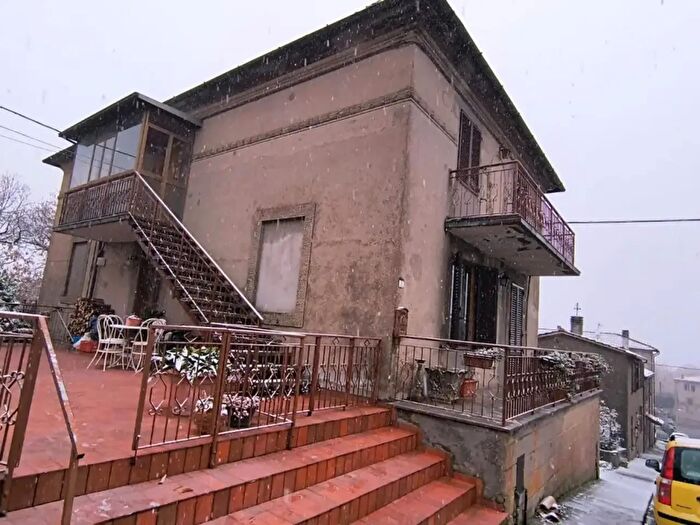 Appartamento quadrilocale in vendita in Via Novembre, Castiglione DOrcia