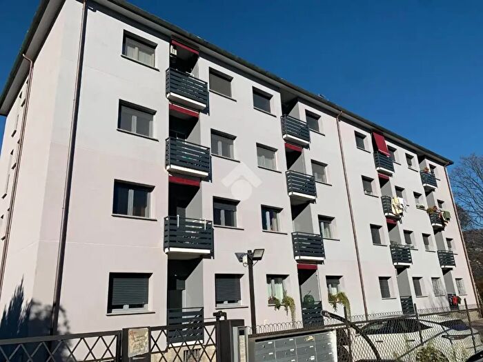 Appartamento trilocale in affitto in Via Canturina, Como