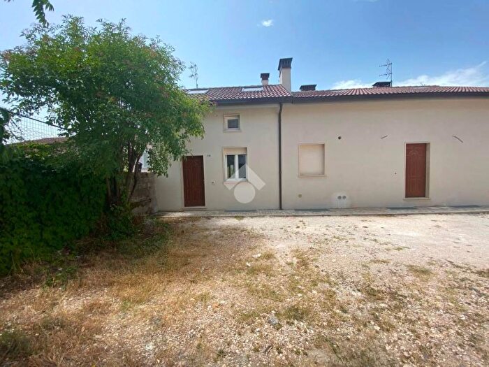 Appartamento trilocale in affitto in Via Antica Arischia, Pettino Cansatessa, L'Aquila