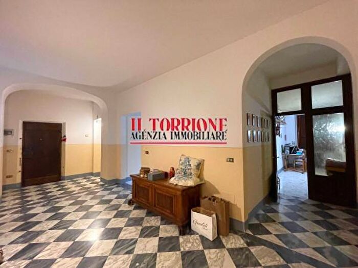 Appartamento con 6 locali in vendita in Piazza Giuseppe Mazzini, Pescia