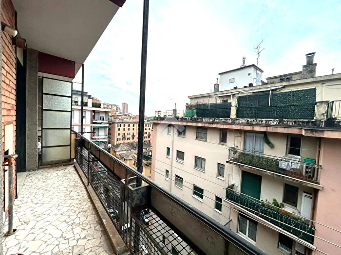 Appartamento trilocale in vendita in Via Carlo Orgiero, Genova