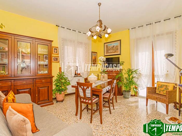 Appartamento trilocale in vendita in Via Ernesto Maiocchi, Voghera