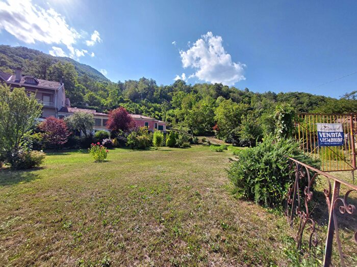 Casa con 13 locali in vendita in Via Garibaldi, Garessio