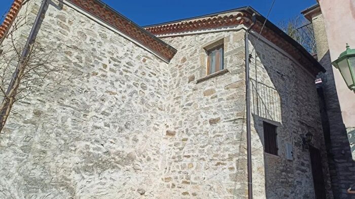 Casa con 7 locali in vendita in Castelpizzuto