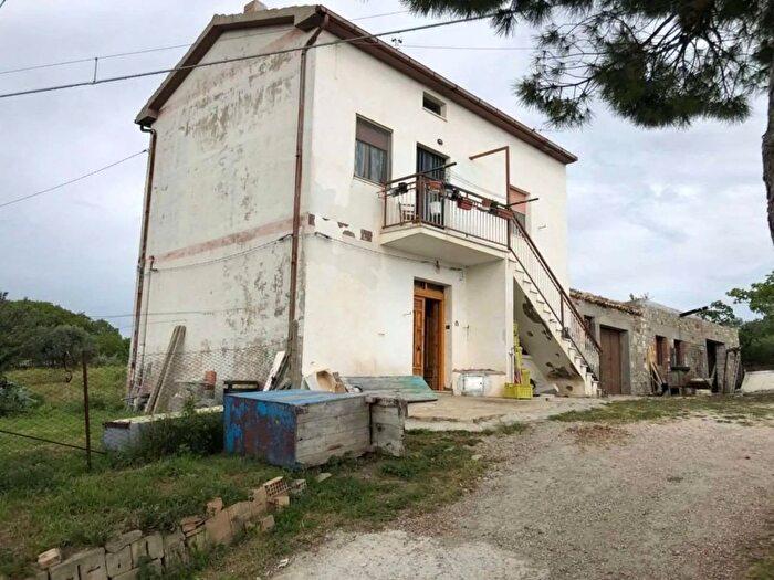 Casa quadrilocale in vendita in Provinciale, Palata