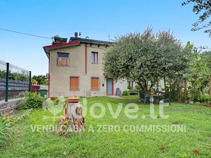 Appartamento bilocale in vendita in Via Legnago, Verona