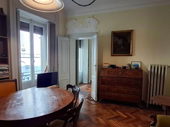 Appartamento trilocale in affitto in Missori, Milano