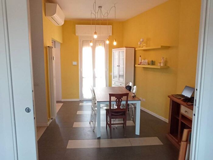 Appartamento trilocale in affitto in Via Luigi Mancinelli, Casoretto, Milano