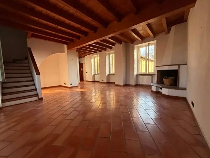 Appartamento con 6 locali in vendita in Via Silvio Pellico, Cantu